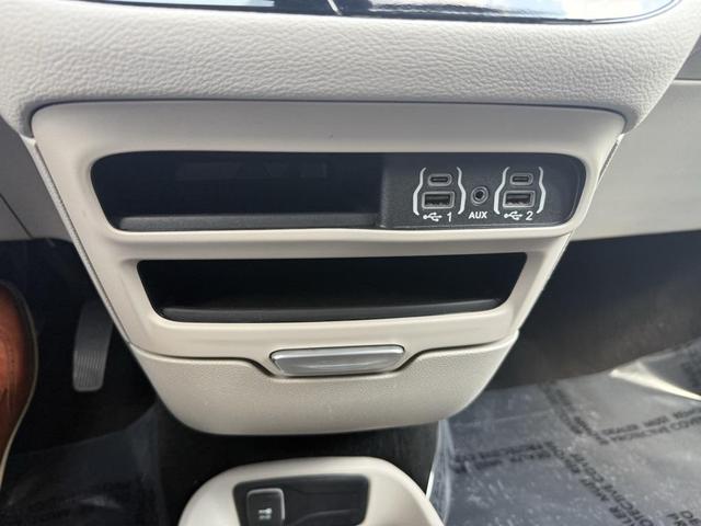 Photo of 2023 Silver Mist Clearcoat Chrysler Pacifica Hybrid