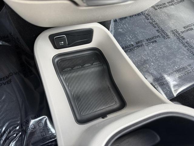 Photo of 2023 Silver Mist Clearcoat Chrysler Pacifica Hybrid