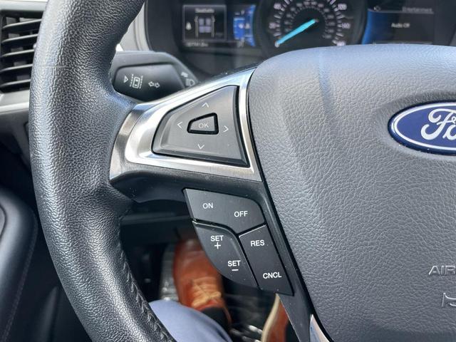 Photo of 2024 Gray Metallic Ford Edge