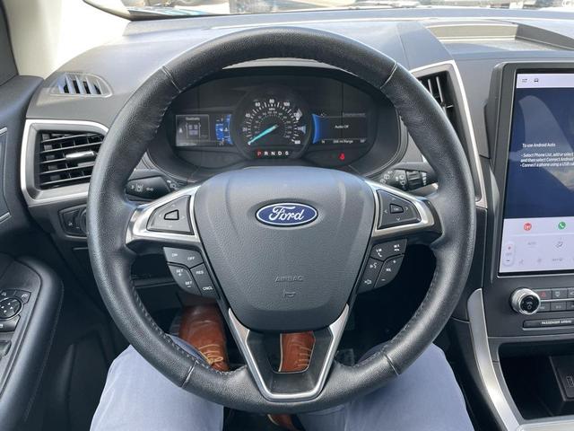 Photo of 2024 Gray Metallic Ford Edge