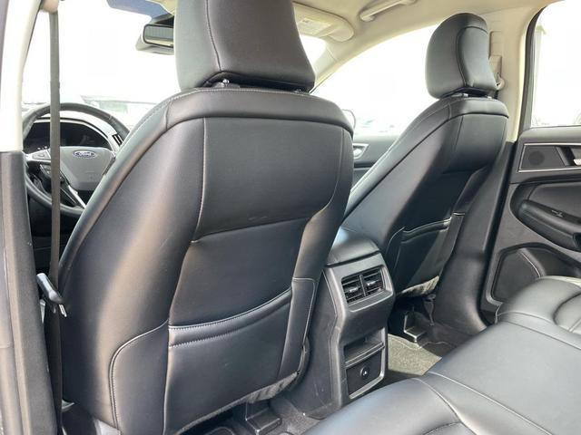 Photo of 2024 Gray Metallic Ford Edge