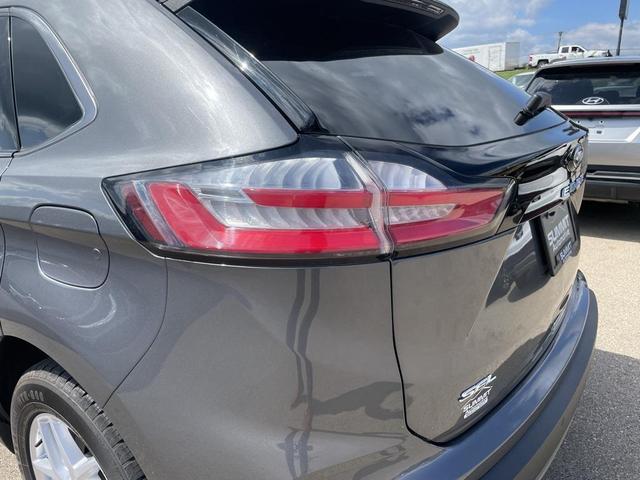 Photo of 2024 Gray Metallic Ford Edge