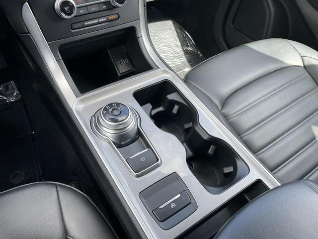Photo of 2024 Gray Metallic Ford Edge