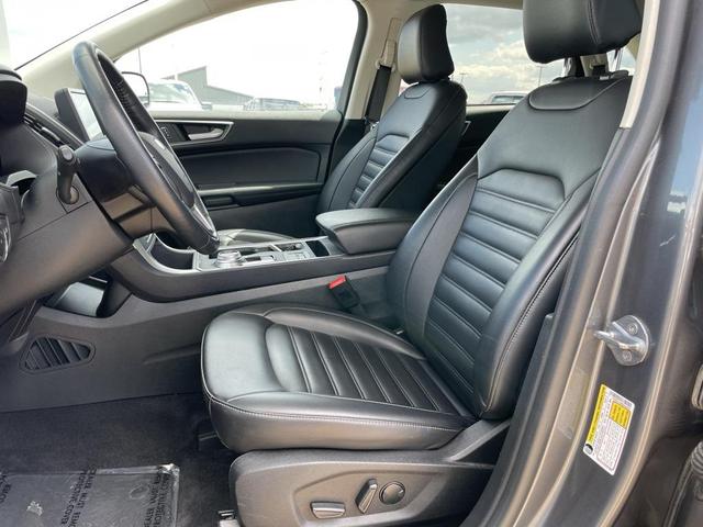 Photo of 2024 Gray Metallic Ford Edge