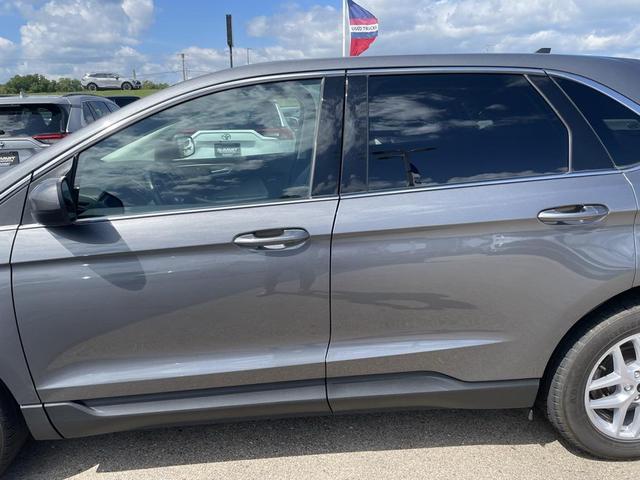 Photo of 2024 Gray Metallic Ford Edge