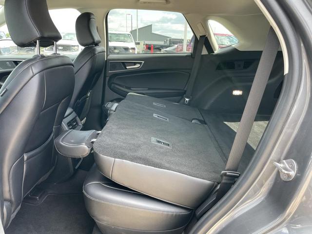 Photo of 2024 Gray Metallic Ford Edge