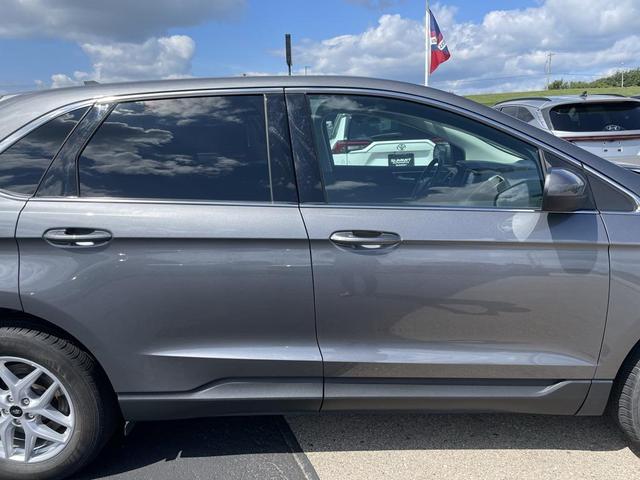 Photo of 2024 Gray Metallic Ford Edge