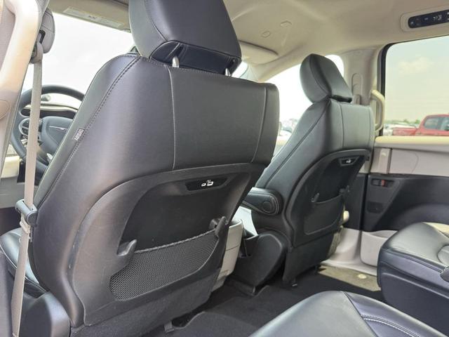 Photo of 2023 Silver Mist Clearcoat Chrysler Pacifica Hybrid