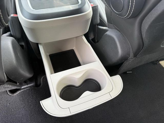 Photo of 2023 Silver Mist Clearcoat Chrysler Pacifica Hybrid