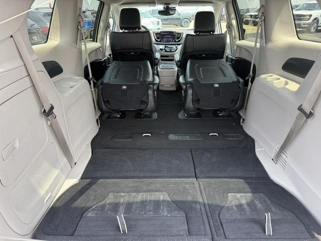 Photo of 2023 Silver Mist Clearcoat Chrysler Pacifica Hybrid