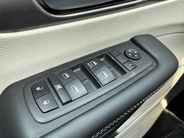 Photo of 2023 Silver Mist Clearcoat Chrysler Pacifica Hybrid