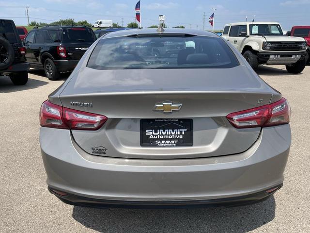 Photo of 2022 Mineral Gray Metallic Chevrolet Malibu