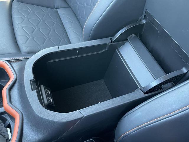 Photo of 2024 Ice Cap Toyota RAV4