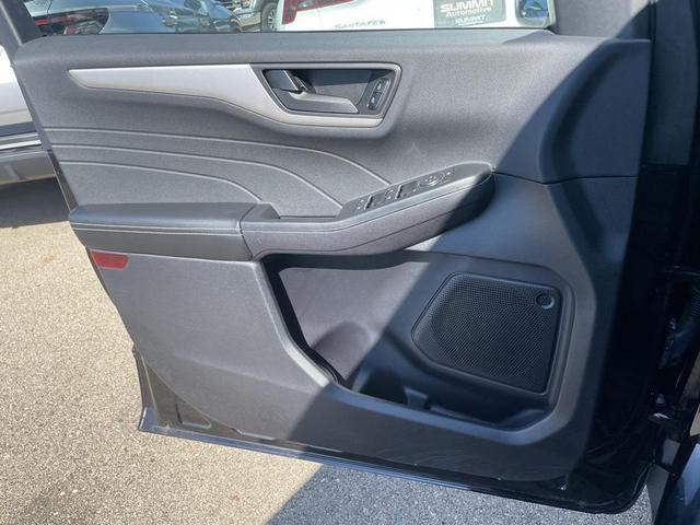 Photo of 2022 Agate Black Metallic Ford Escape