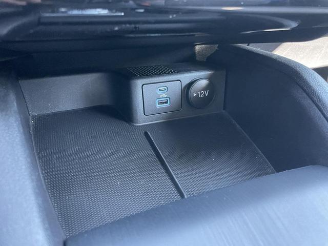 Photo of 2022 Agate Black Metallic Ford Escape