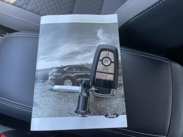 Photo of 2022 Agate Black Metallic Ford Escape