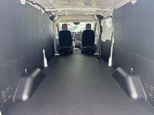 Photo of 2025 Oxford White Ford Transit-250