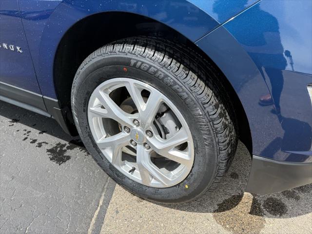 Photo of 2021 Pacific Blue Metallic Chevrolet Equinox