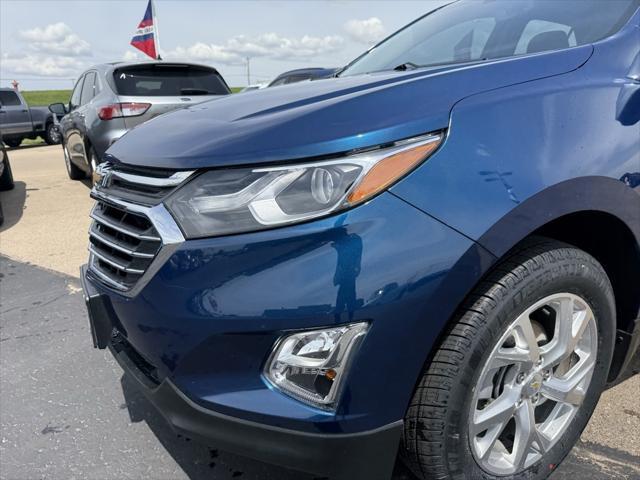 Photo of 2021 Pacific Blue Metallic Chevrolet Equinox