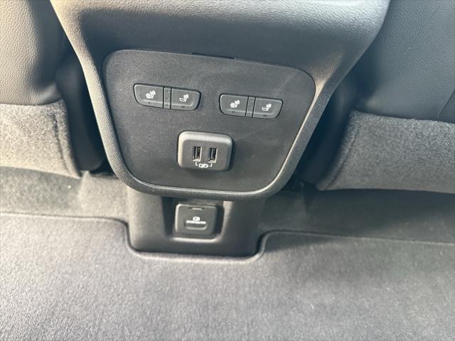 Photo of 2021 Pacific Blue Metallic Chevrolet Equinox