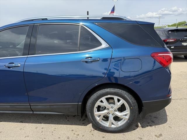 Photo of 2021 Pacific Blue Metallic Chevrolet Equinox