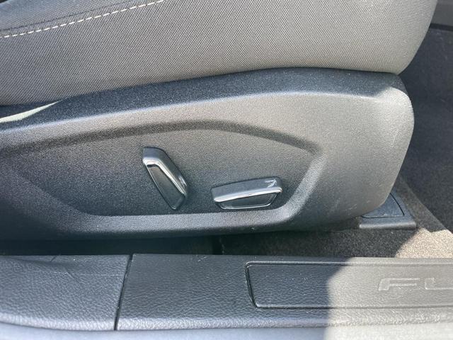Photo of 2019 Oxford White Ford Fusion Hybrid