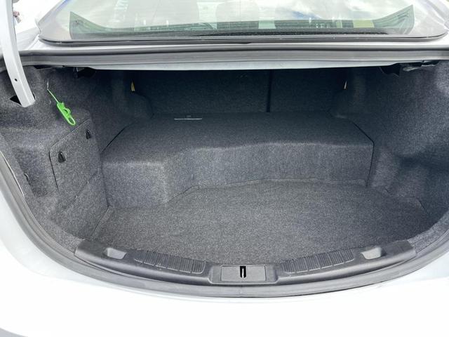 Photo of 2019 Oxford White Ford Fusion Hybrid