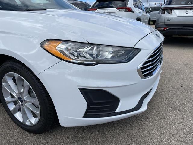 Photo of 2019 Oxford White Ford Fusion Hybrid