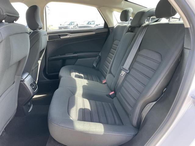 Photo of 2019 Oxford White Ford Fusion Hybrid