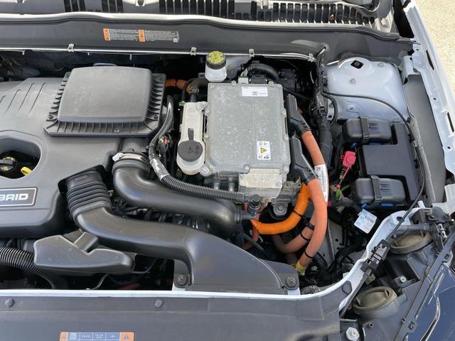 Photo of 2019 Oxford White Ford Fusion Hybrid