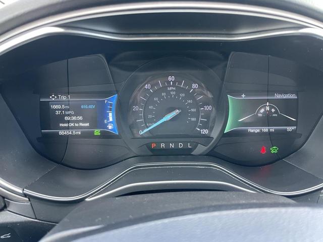 Photo of 2019 Oxford White Ford Fusion Hybrid