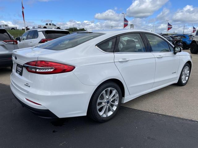Photo of 2019 Oxford White Ford Fusion Hybrid