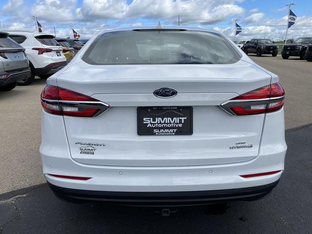 Photo of 2019 Oxford White Ford Fusion Hybrid