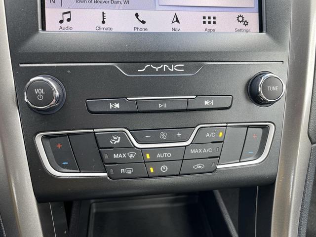 Photo of 2019 Oxford White Ford Fusion Hybrid