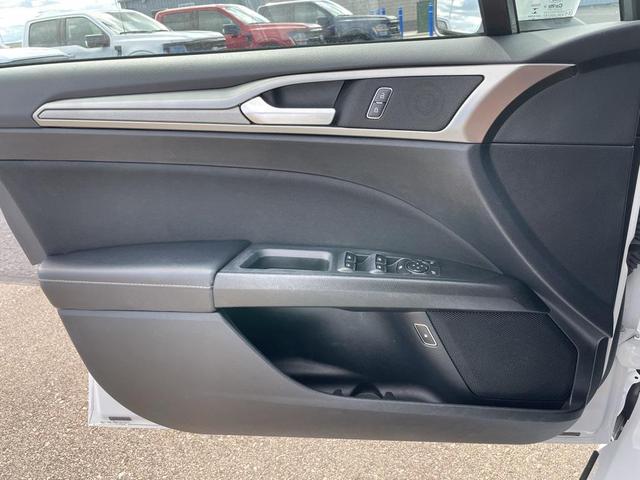 Photo of 2019 Oxford White Ford Fusion Hybrid