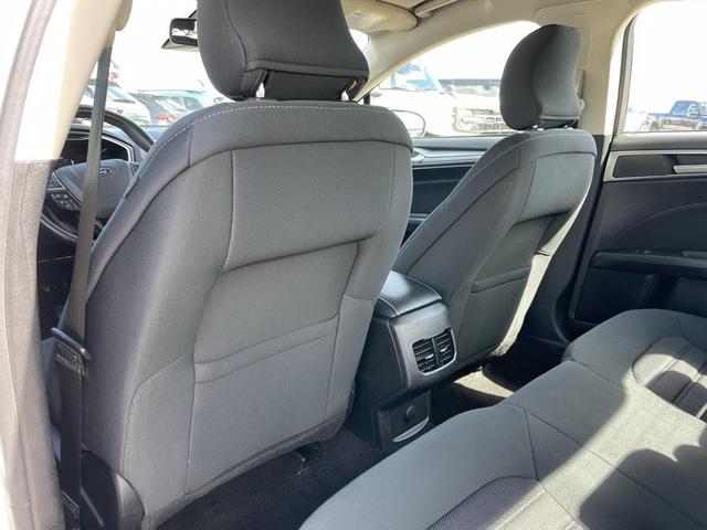 Photo of 2019 Oxford White Ford Fusion Hybrid