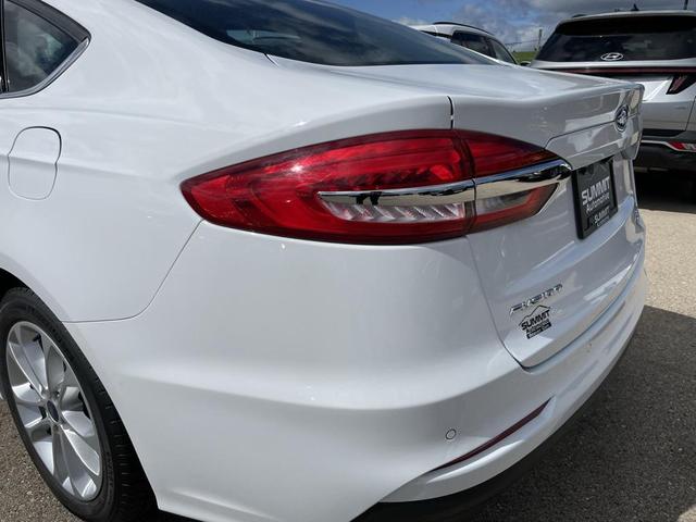 Photo of 2019 Oxford White Ford Fusion Hybrid