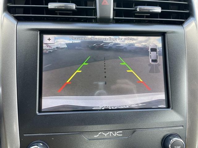 Photo of 2019 Oxford White Ford Fusion Hybrid