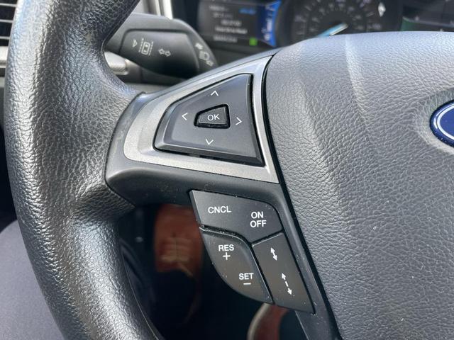 Photo of 2019 Oxford White Ford Fusion Hybrid