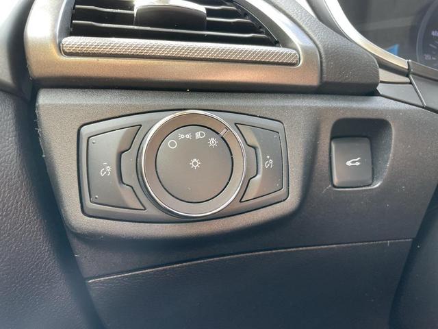 Photo of 2019 Oxford White Ford Fusion Hybrid
