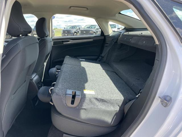 Photo of 2019 Oxford White Ford Fusion Hybrid