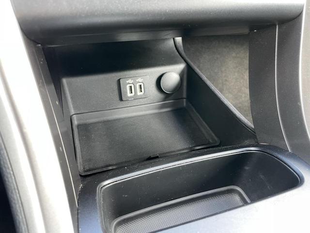 Photo of 2019 Oxford White Ford Fusion Hybrid