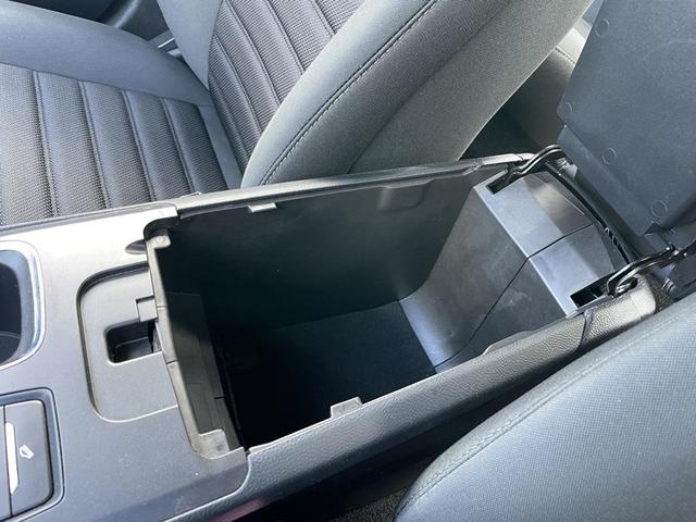 Photo of 2019 Oxford White Ford Fusion Hybrid