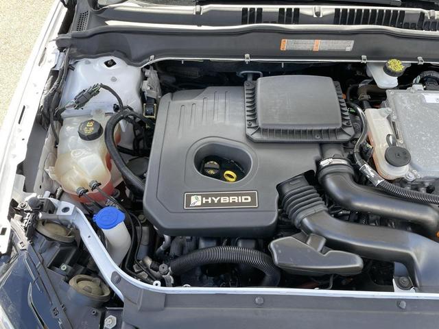 Photo of 2019 Oxford White Ford Fusion Hybrid