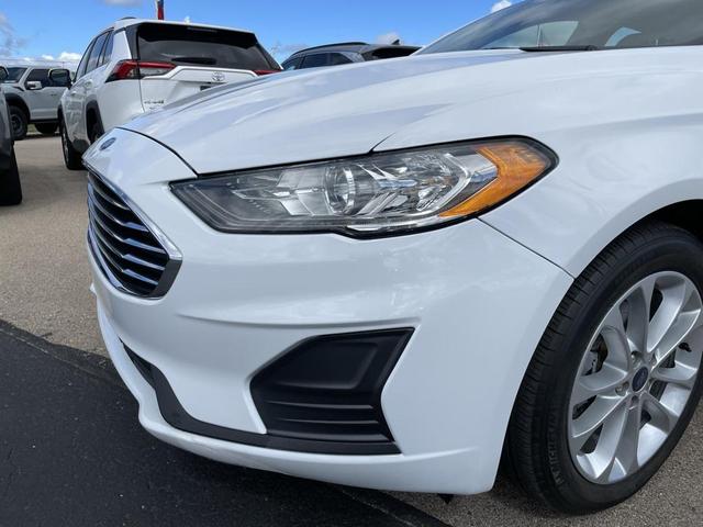 Photo of 2019 Oxford White Ford Fusion Hybrid