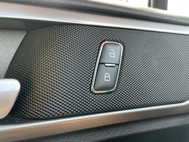 Photo of 2019 Oxford White Ford Fusion Hybrid