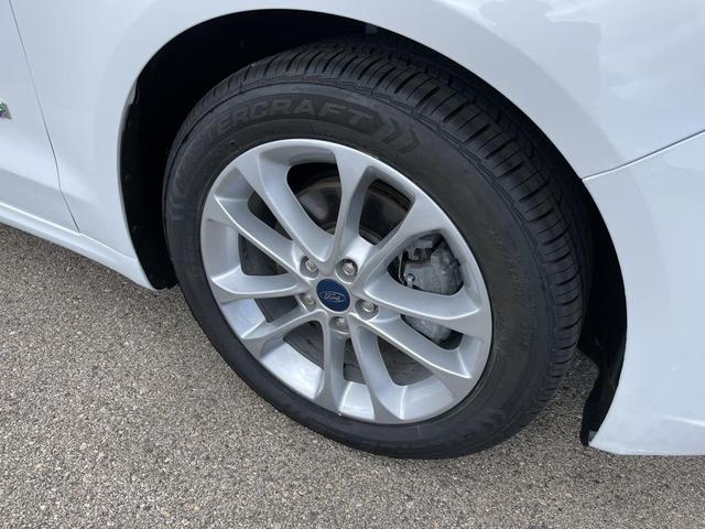 Photo of 2019 Oxford White Ford Fusion Hybrid