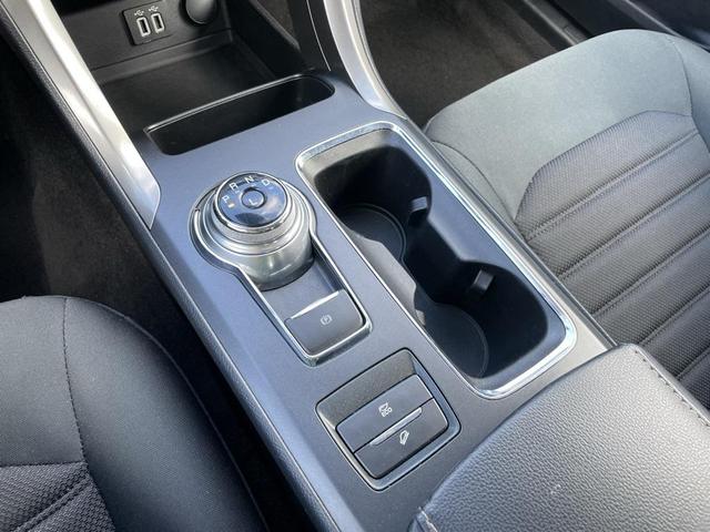 Photo of 2019 Oxford White Ford Fusion Hybrid