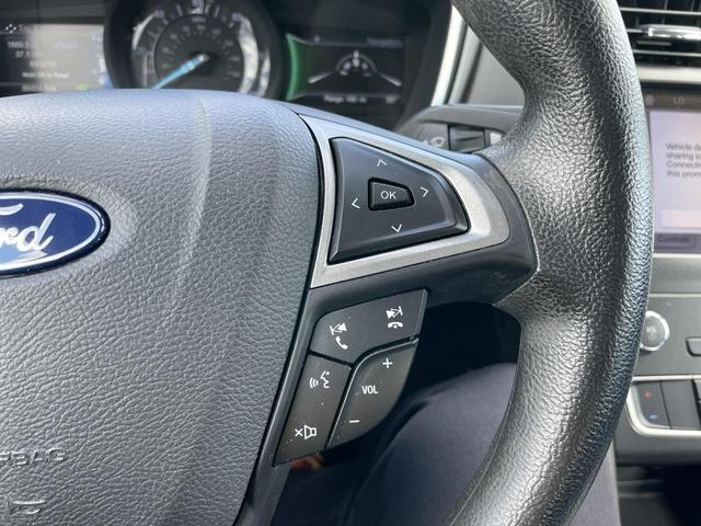 Photo of 2019 Oxford White Ford Fusion Hybrid