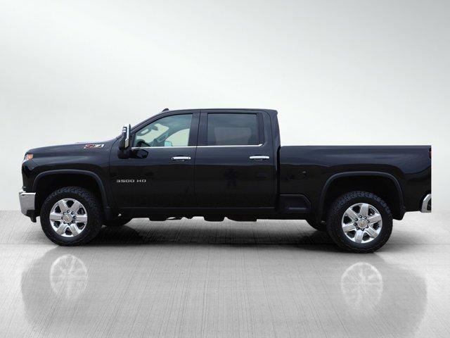 Photo of 2022 Mosaic Black Metallic Chevrolet Silverado 3500